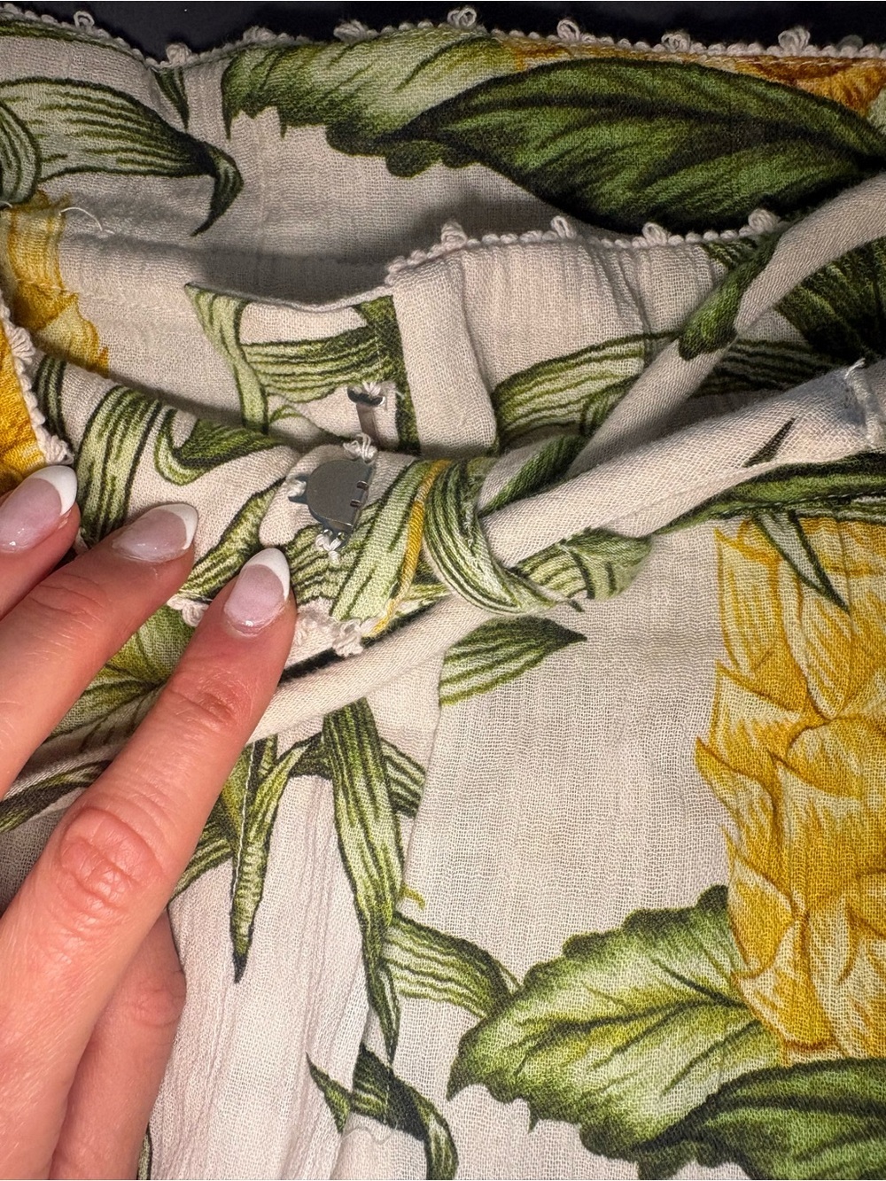 π FARM Rio Pineapple Print Shorts β Size Small, NWT - Picture 4 of 6